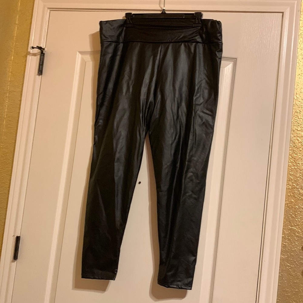 2X Black leather pants